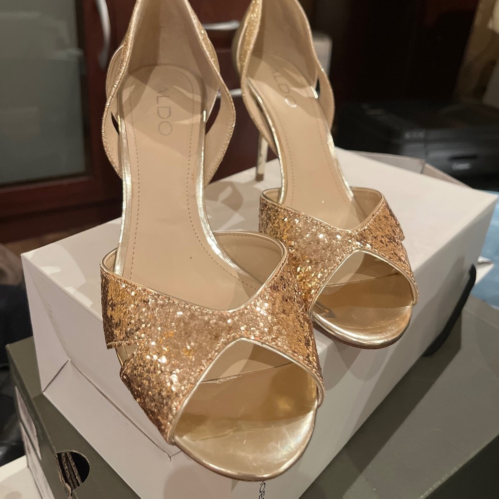 Aldo Gold Sequined Heels 🇨🇦🇨🇦🇨🇦 - Picture 2 of 9